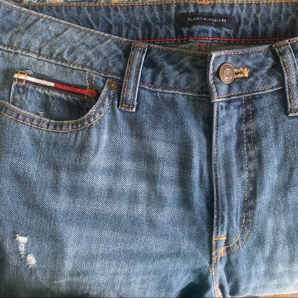 NWT Tommy Hilfiger relax med wash jeans. Size 4 - Picture 6 of 14